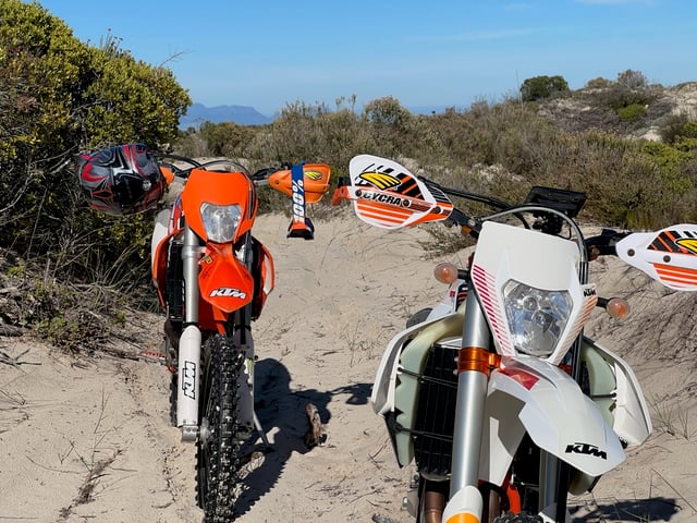 Two KTMs Play in Atlantis